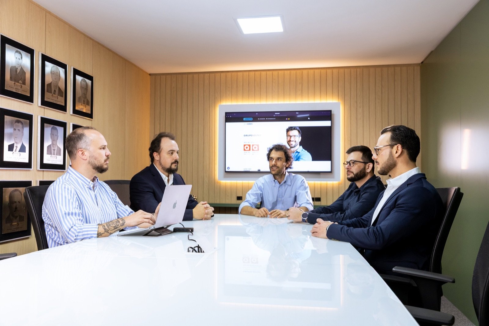 Guía para proteger tu negocio de correos falsos y de subir datos a una IA pública